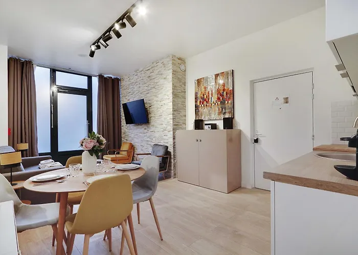 Intimate Apartment With Air Conditioner & Jacuzzi 2Br 6P Montmartre