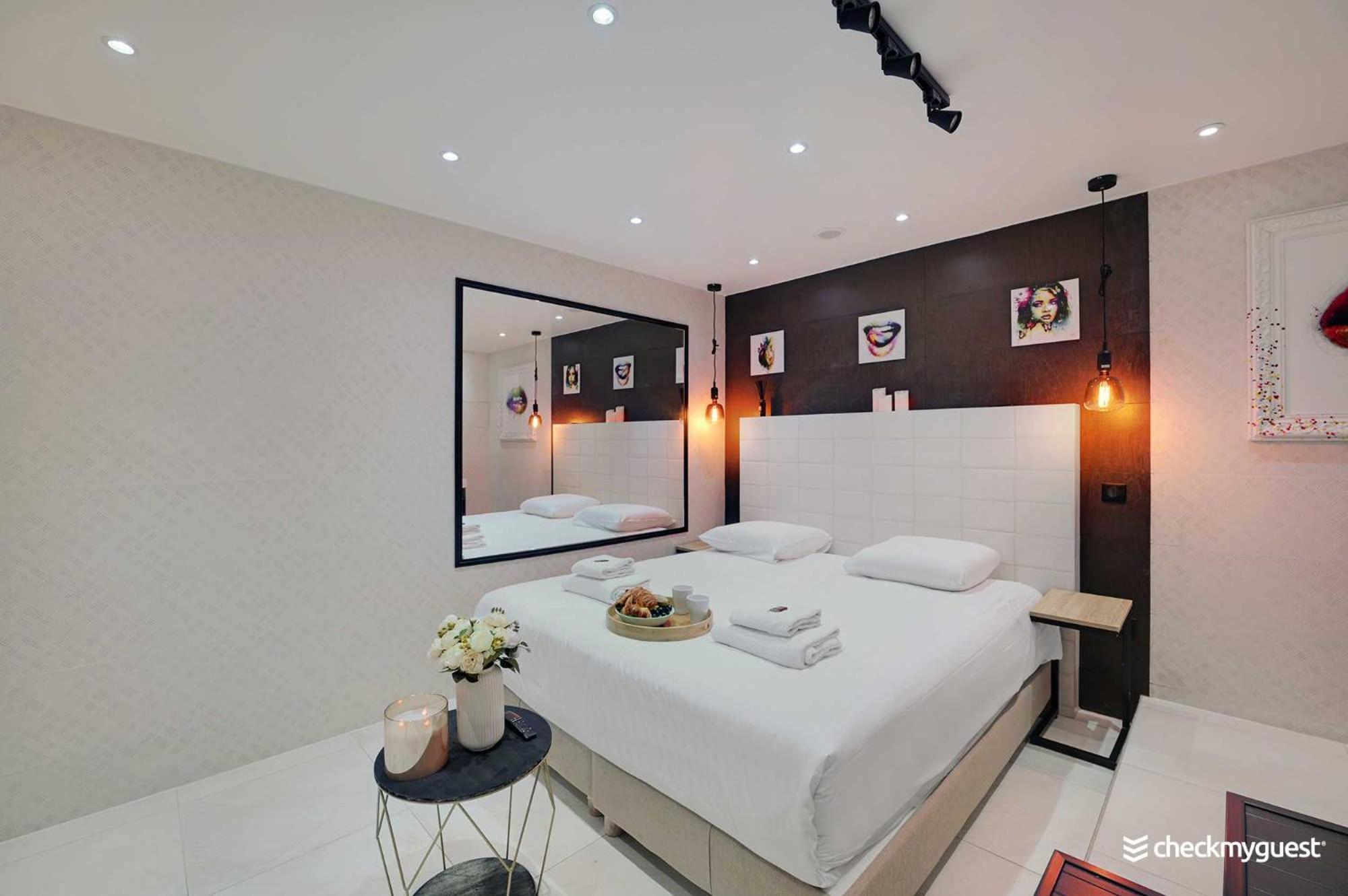 Appartement Intimate With Air Conditioner & Jacuzzi 2br 6p Montmartre