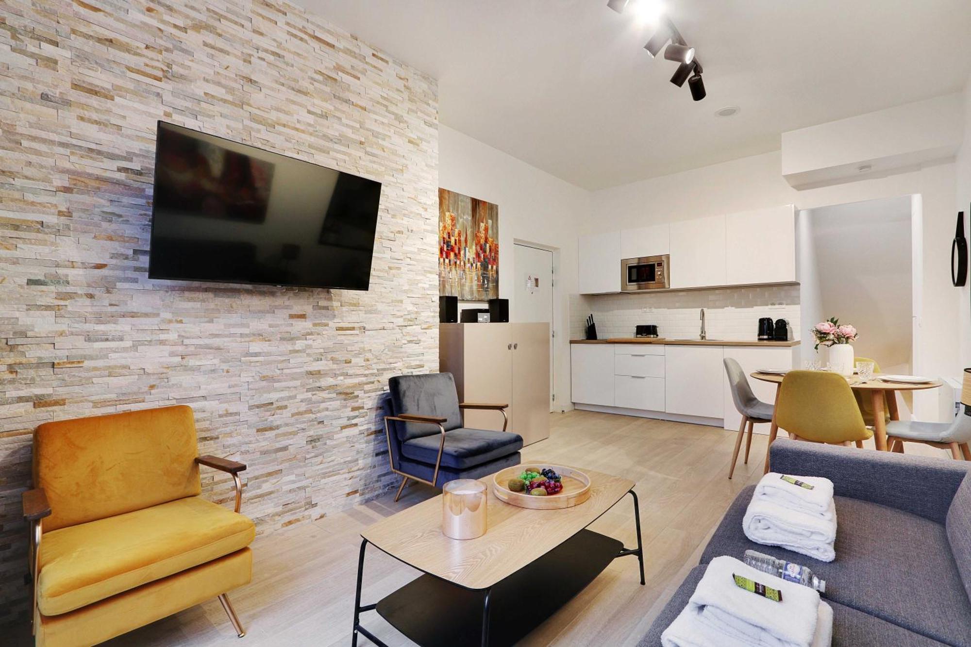 Intimate With Air Conditioner & Jacuzzi 2br 6p Montmartre Appartement Paris